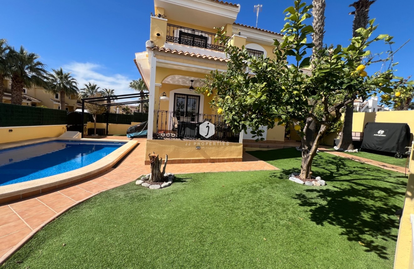 D'occasion - Villa -
Orihuela Costa - Costa Blanca