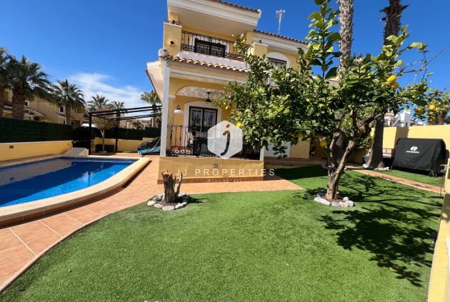 D'occasion - Villa -
Orihuela Costa - Costa Blanca