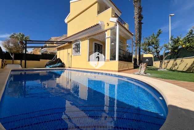 D'occasion - Villa -
Orihuela Costa - Costa Blanca