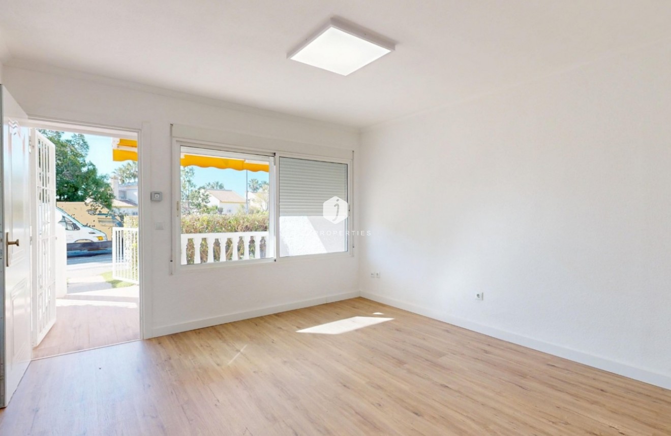 Segunda mano - Apartamento / piso -
Orihuela Costa - Costa Blanca