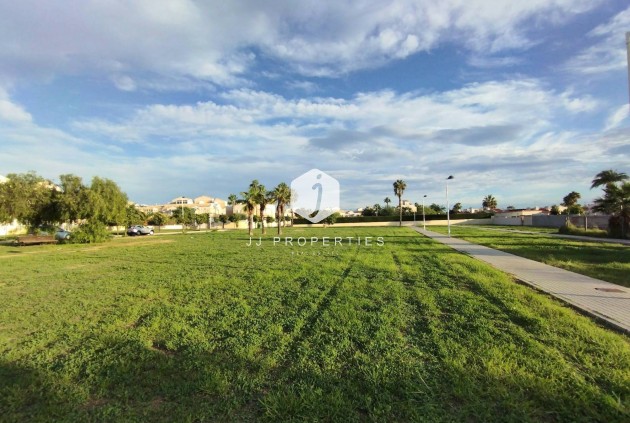 Resale - Villa -
Torrevieja - La Siesta - El Salado - Torreta