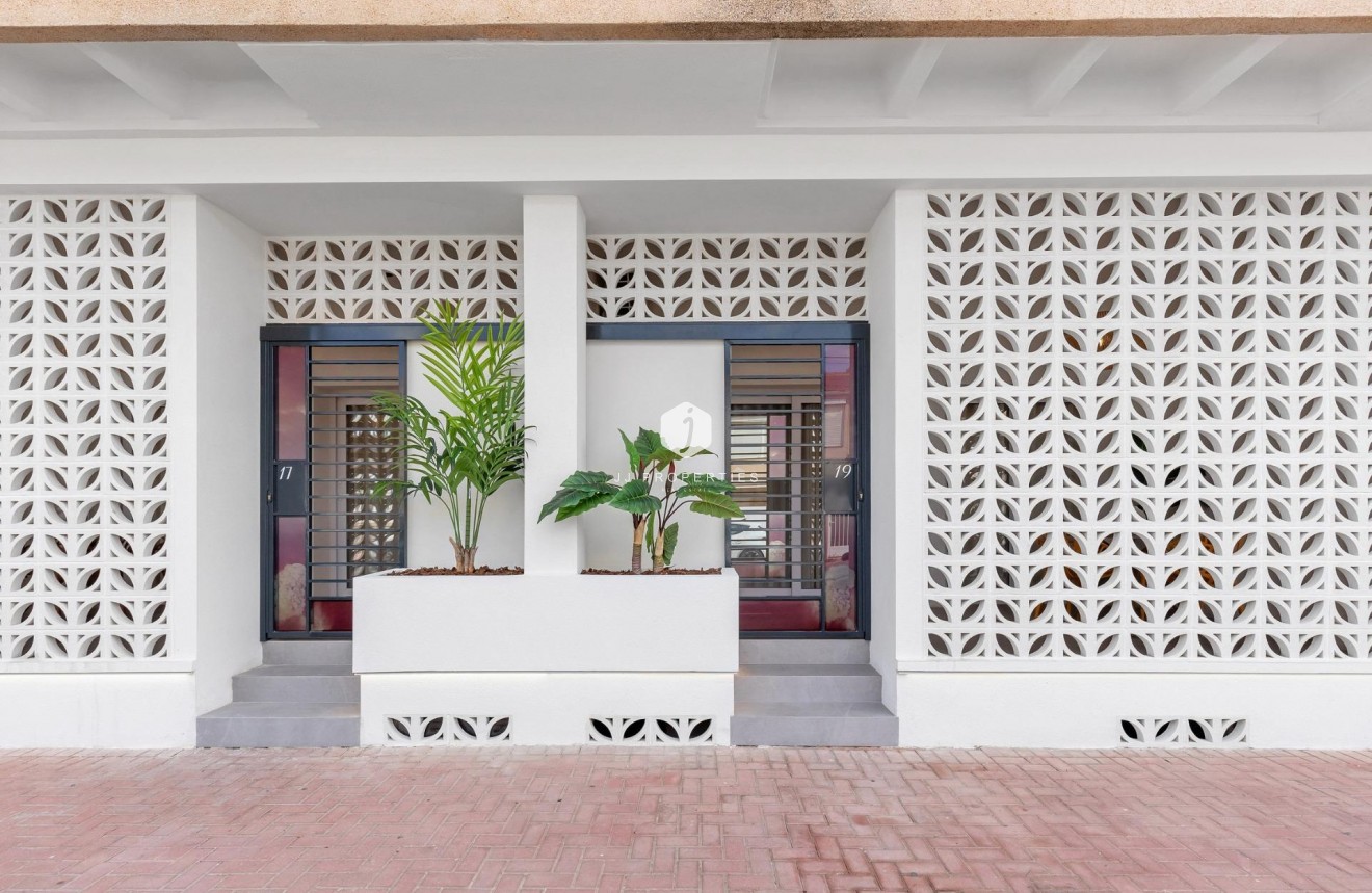 New Build - Apartment / flat -
Torrevieja - Playa Los Naufragos