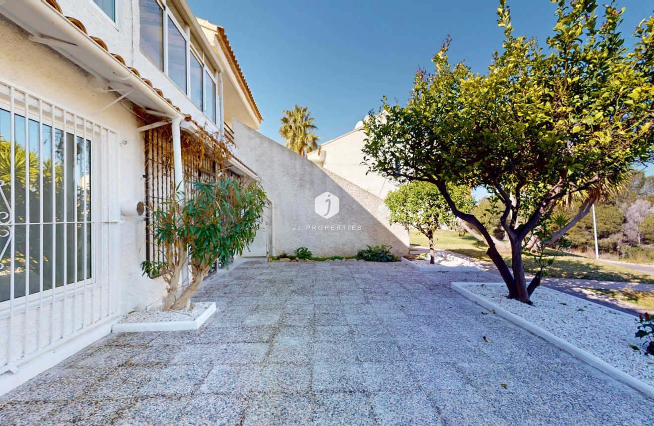 Resale - Bungalow -
Orihuela Costa - Costa Blanca