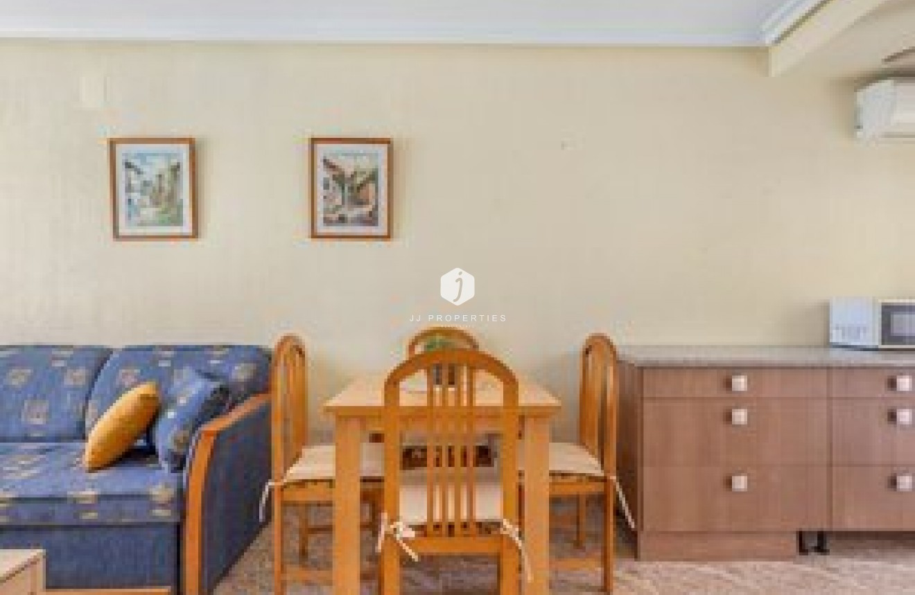 Z drugiej ręki - Szalet -
Orihuela Costa