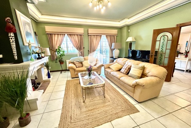 Resale - Villa -
La Mata - Costa Blanca