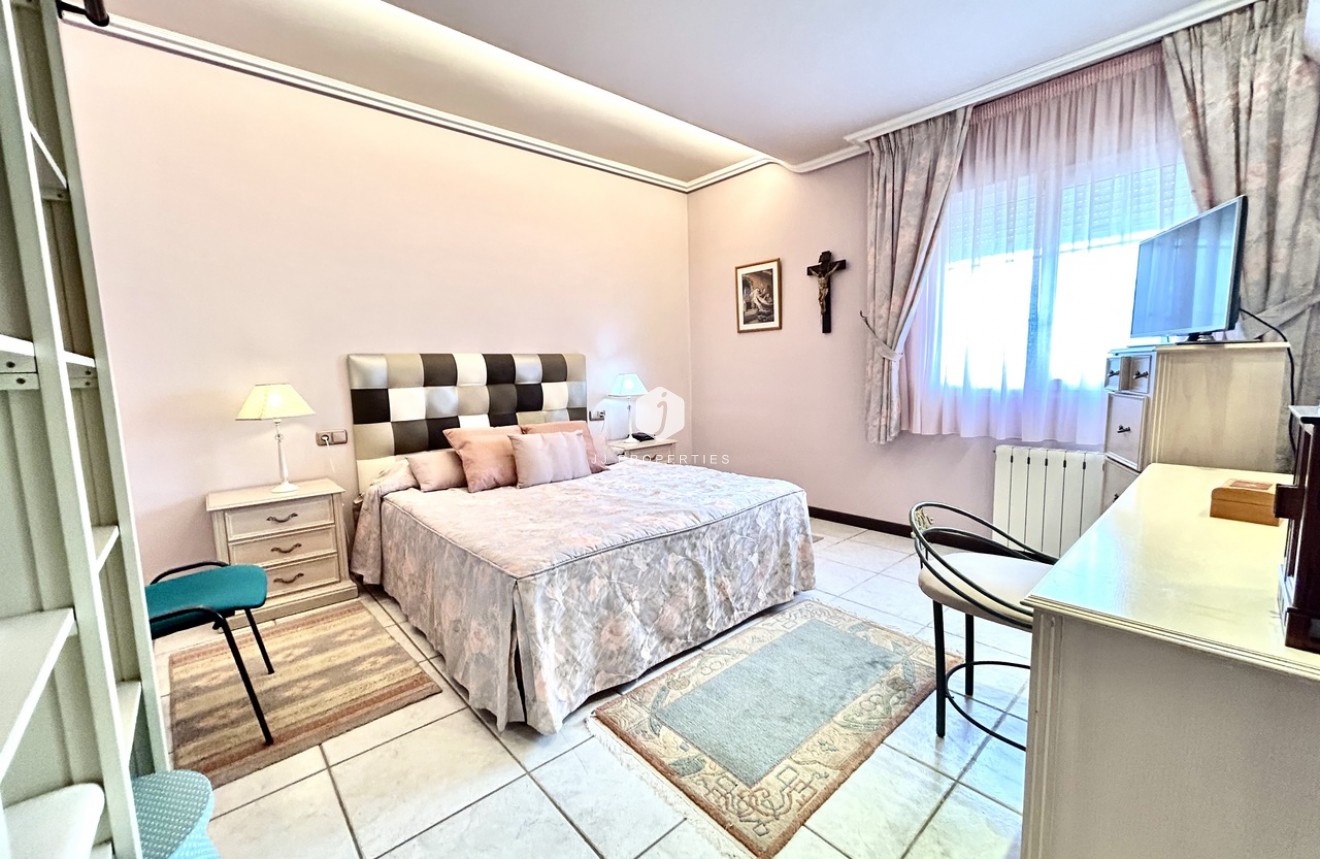 Resale - Villa -
La Mata - Costa Blanca