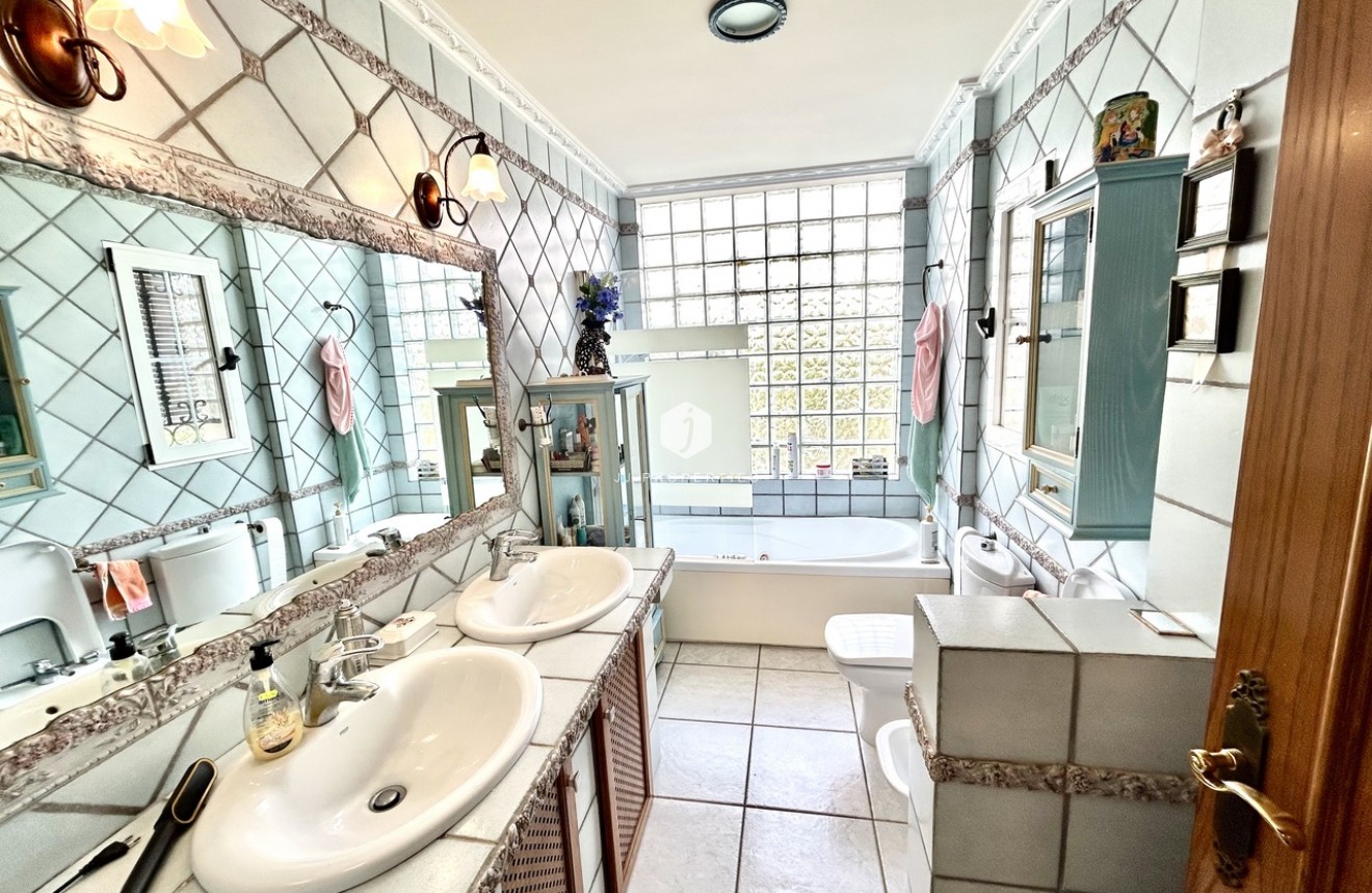 Resale - Villa -
La Mata - Costa Blanca