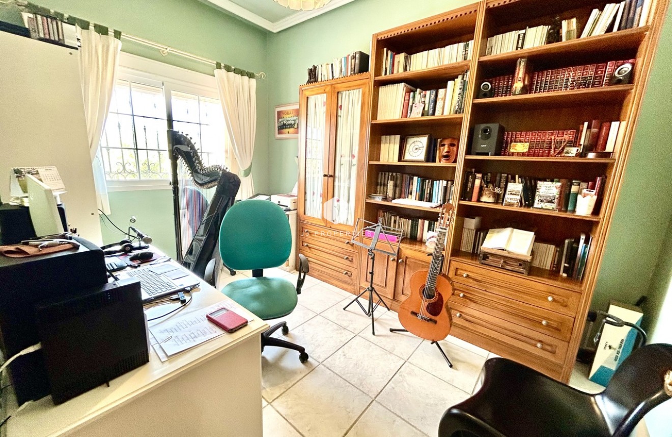 Resale - Villa -
La Mata - Costa Blanca