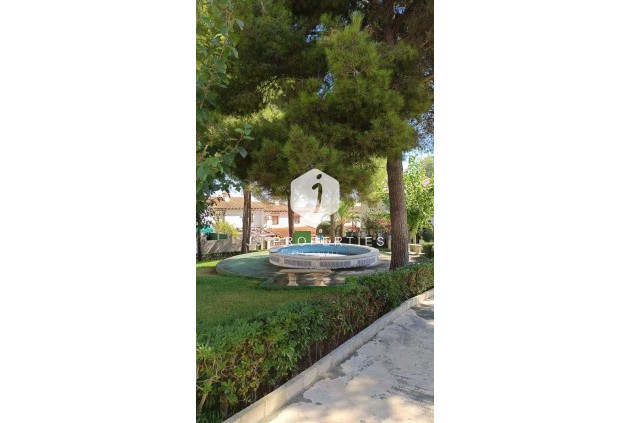 Segunda mano - Chalet -
Torrevieja - Los Balcones