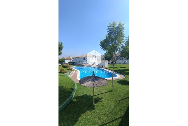 Segunda mano - Chalet -
Torrevieja - Los Balcones