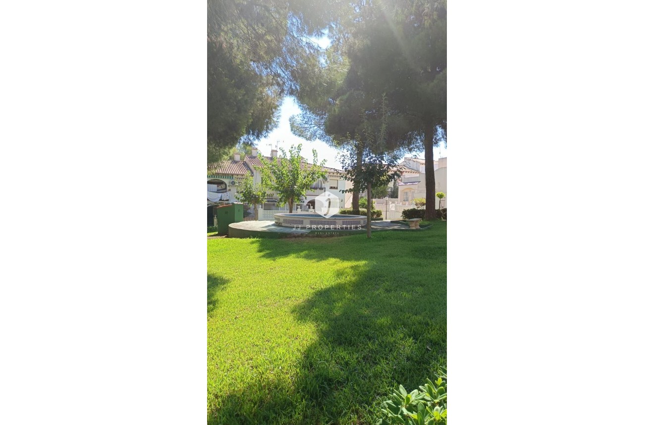 Segunda mano - Chalet -
Torrevieja - Los Balcones