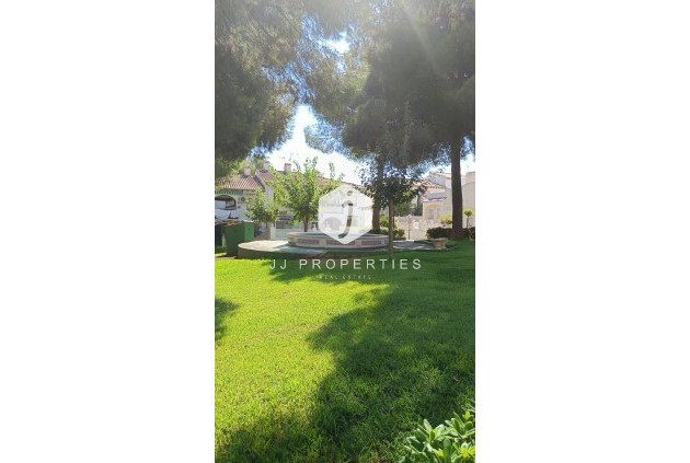 Segunda mano - Chalet -
Torrevieja - Los Balcones