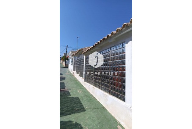 Segunda mano - Chalet -
Torrevieja - Los Balcones