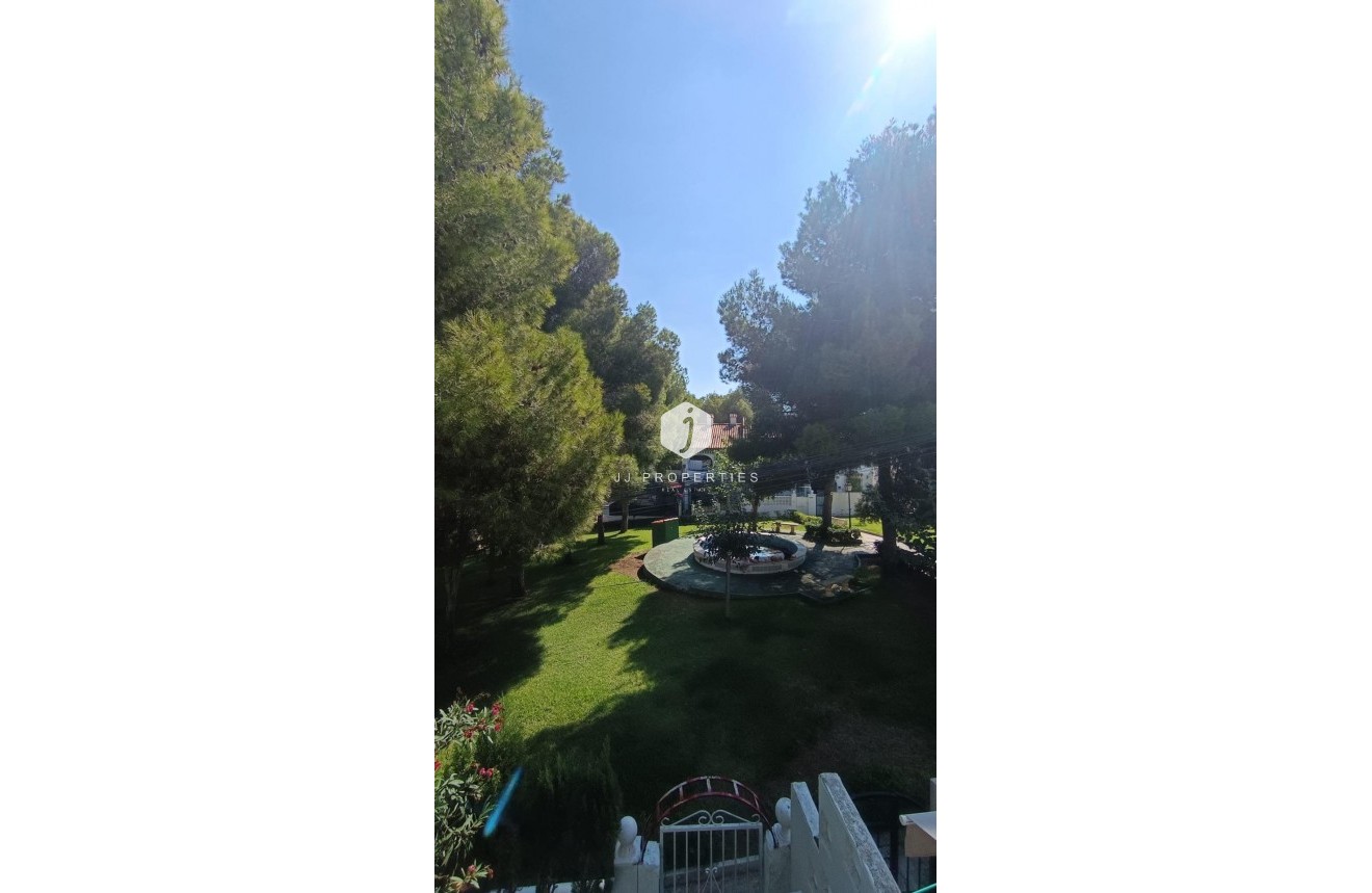 Segunda mano - Chalet -
Torrevieja - Los Balcones