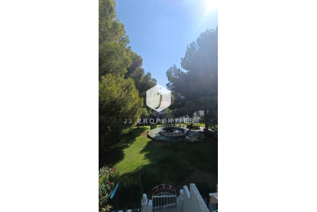 Segunda mano - Chalet -
Torrevieja - Los Balcones