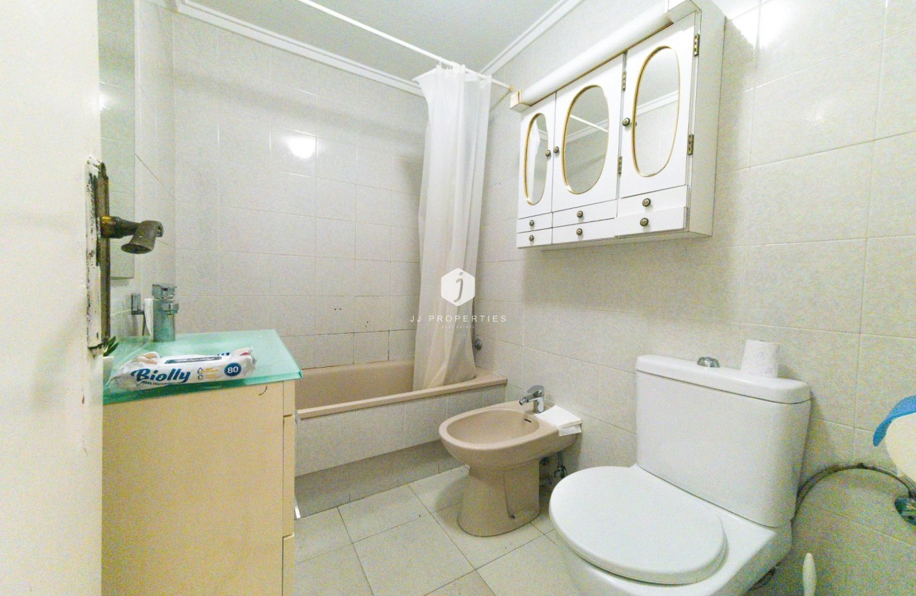 Resale - Apartment / flat -
Torrevieja - Playa del Cura