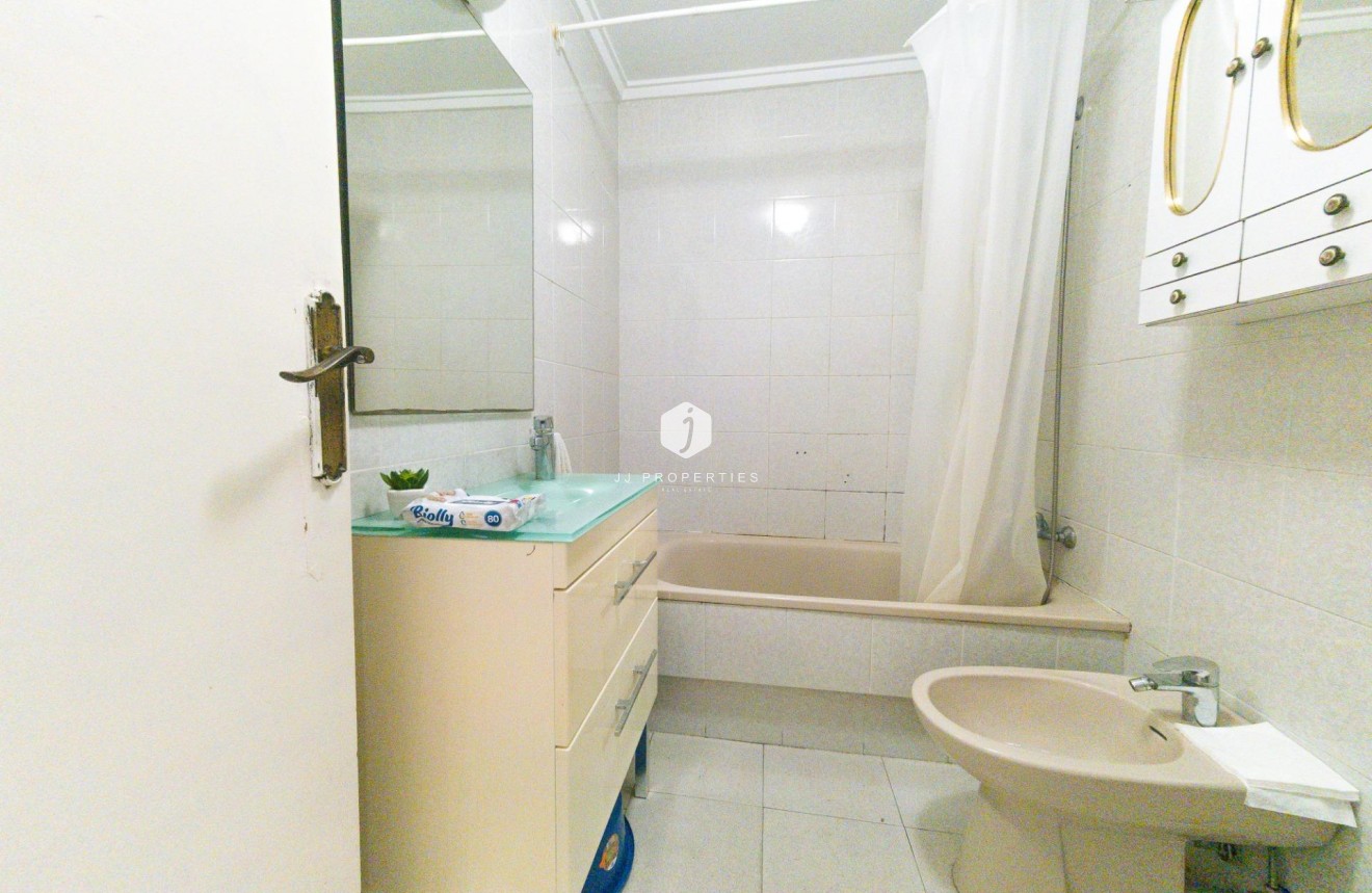 Resale - Apartment / flat -
Torrevieja - Playa del Cura