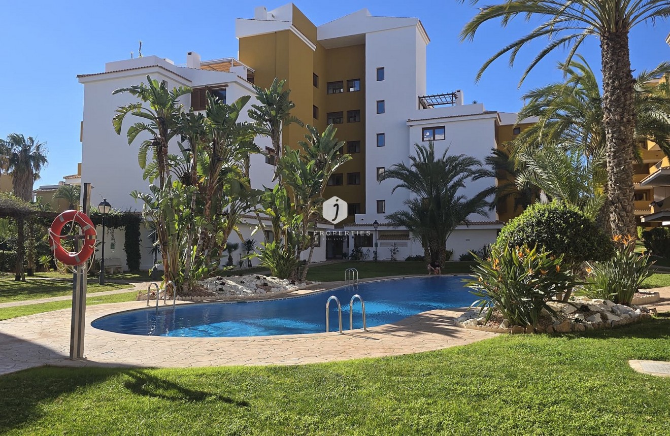 Resale - Apartment / flat -
Punta Prima - Costa Blanca