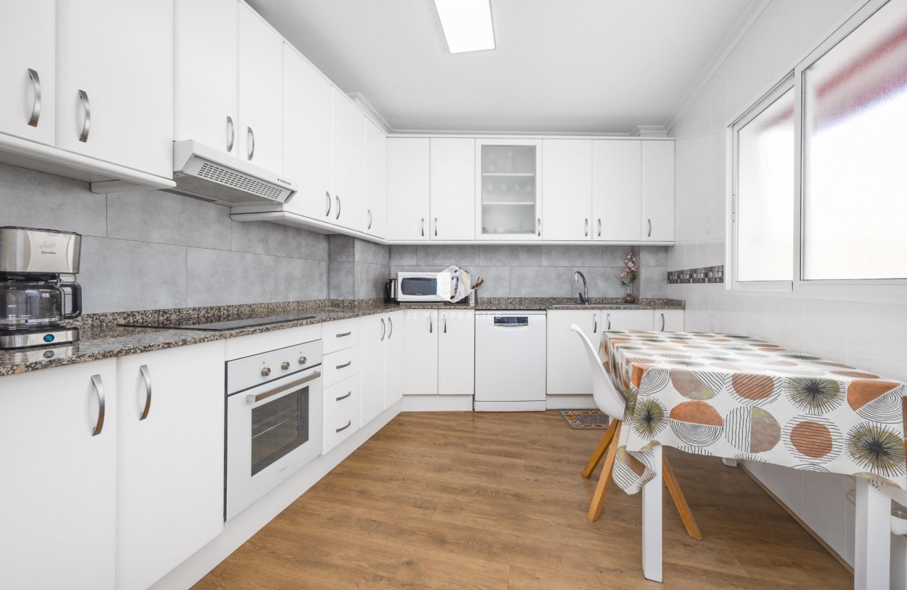 Tweedehands - Appartement / flat -
Torrevieja - Centro