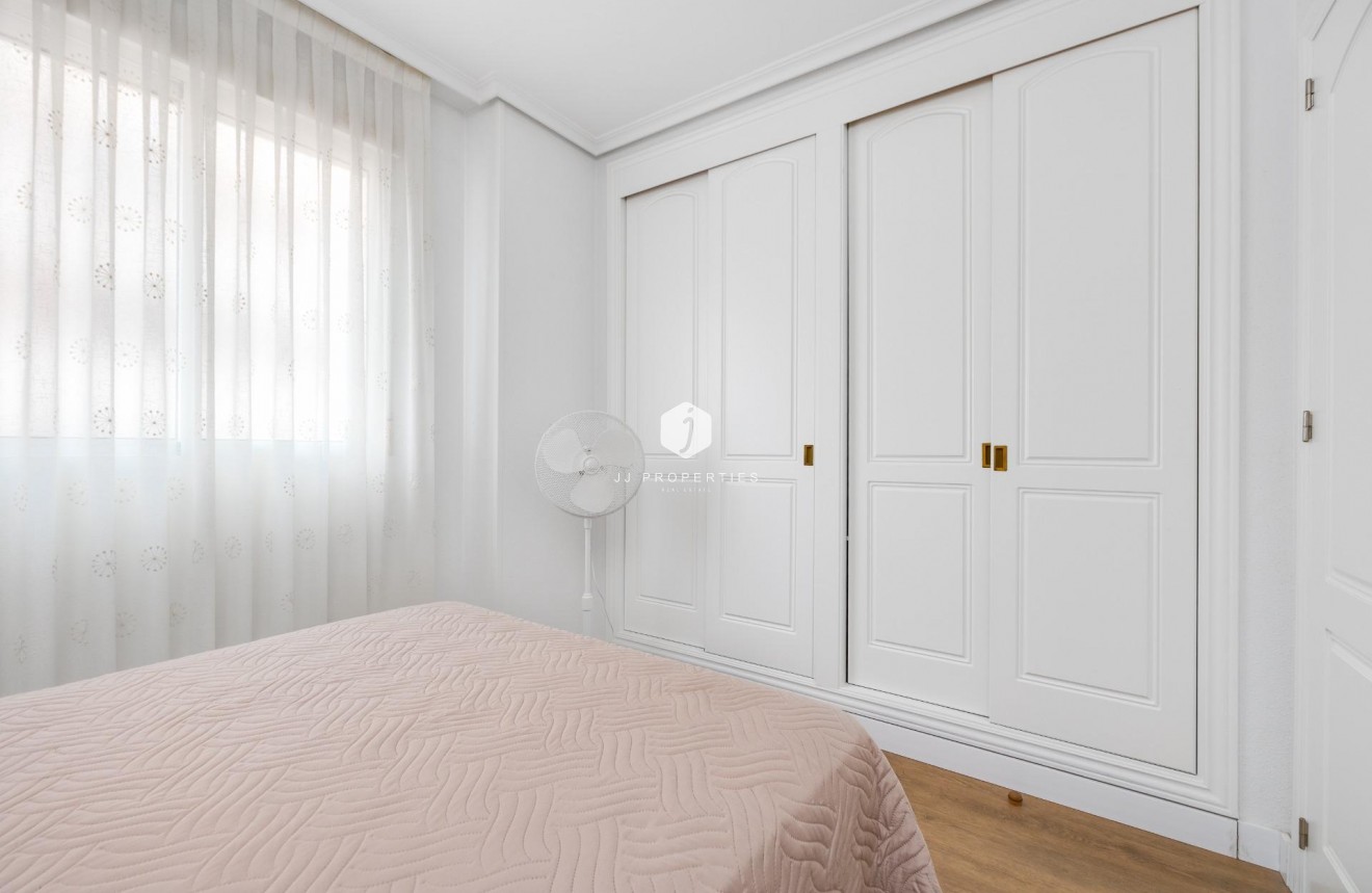 Tweedehands - Appartement / flat -
Torrevieja - Centro