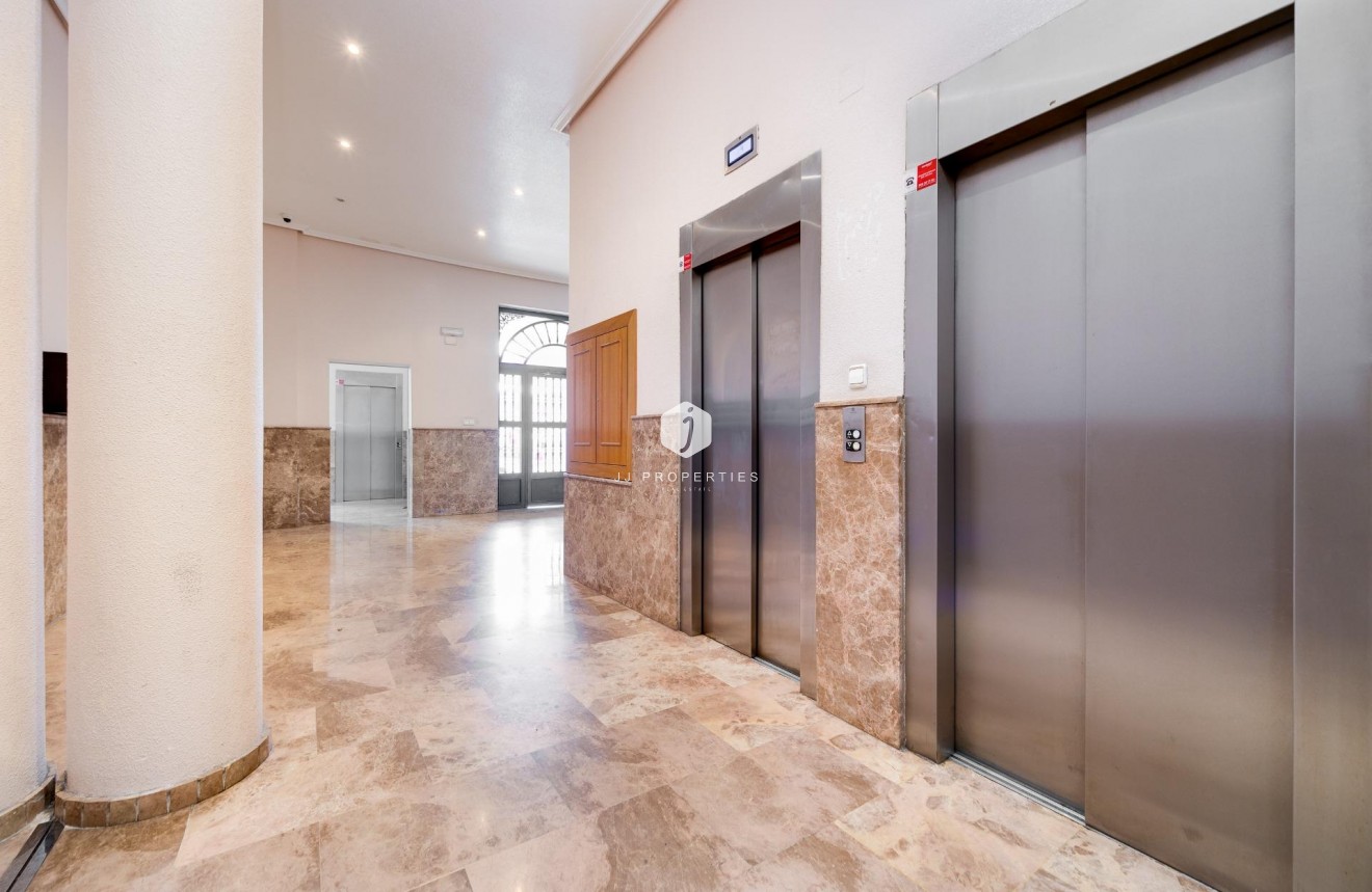 Tweedehands - Appartement / flat -
Torrevieja - Centro