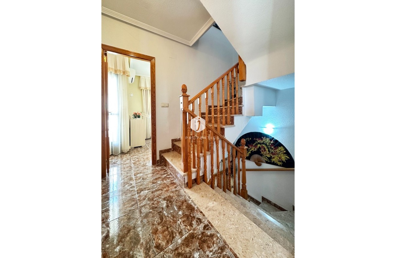 Resale - Chalet -
Orihuela Costa - Costa Blanca