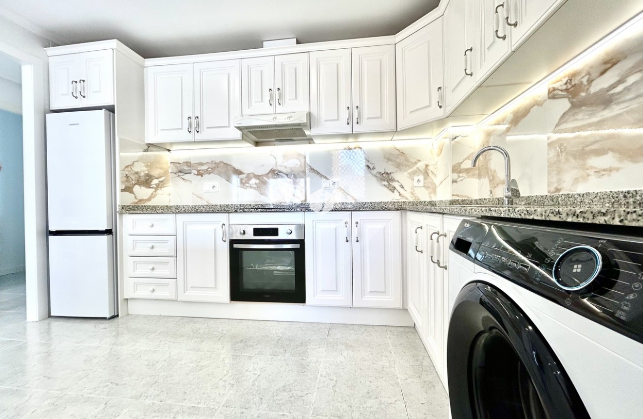 Resale - Apartment / flat -
Campoamor - Costa Blanca