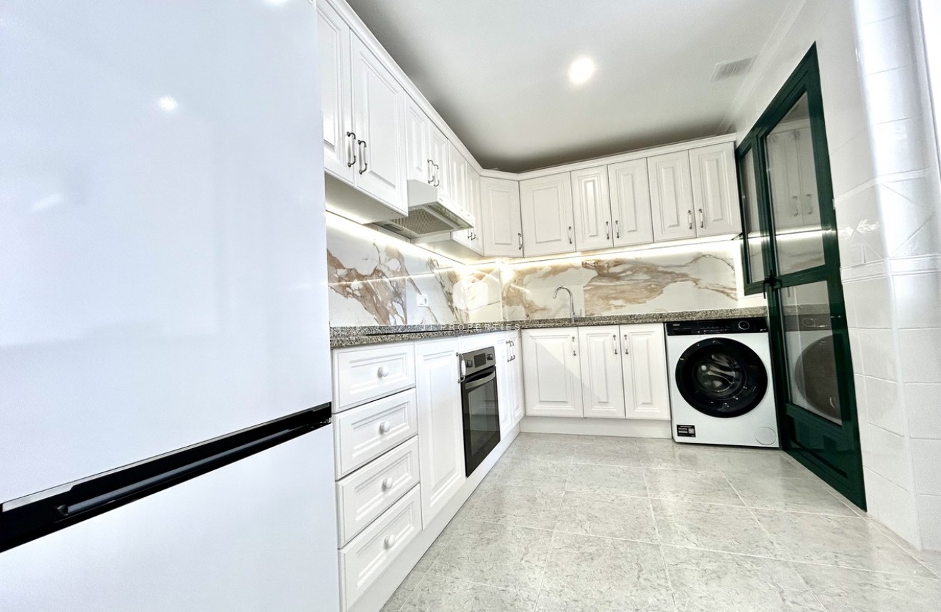 Resale - Apartment / flat -
Campoamor - Costa Blanca