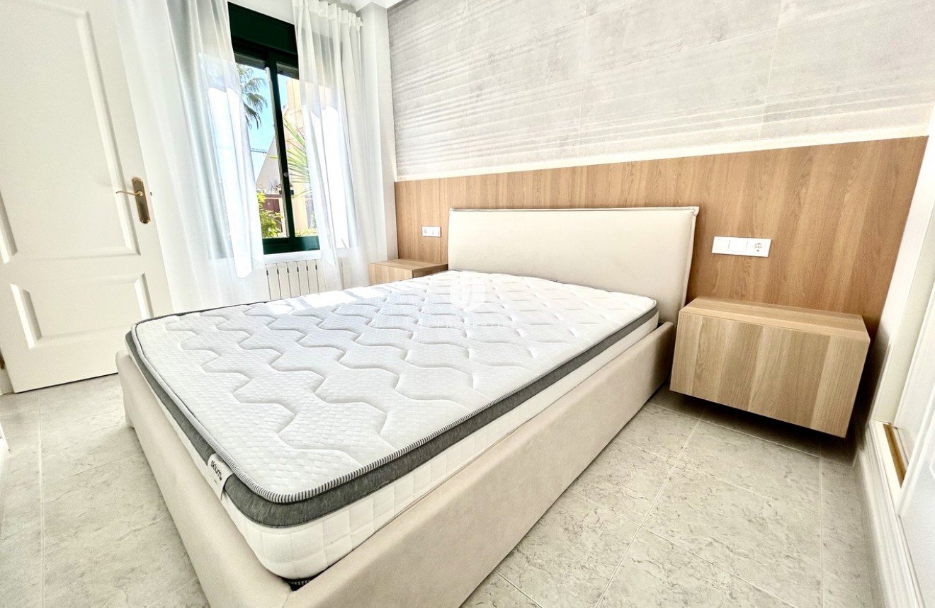 Resale - Apartment / flat -
Campoamor - Costa Blanca