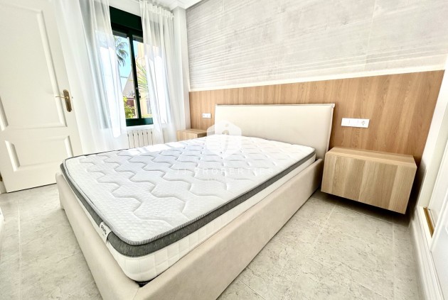 Resale - Apartment / flat -
Campoamor - Costa Blanca