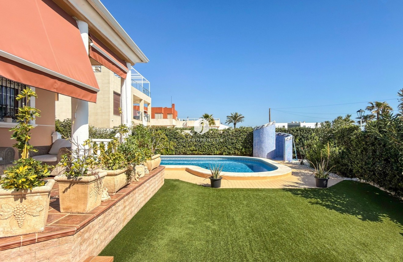 Z drugiej ręki - Villa -
Torrevieja - Costa Blanca