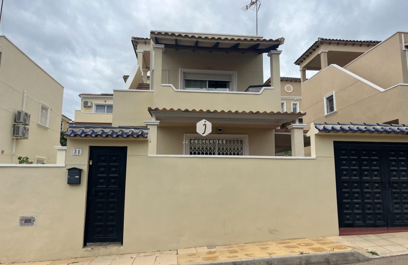 Resale - Duplex -
San Miguel de Salinas - Las Filipinas