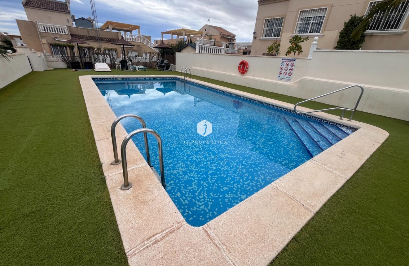 Resale - Duplex -
San Miguel de Salinas - Las Filipinas