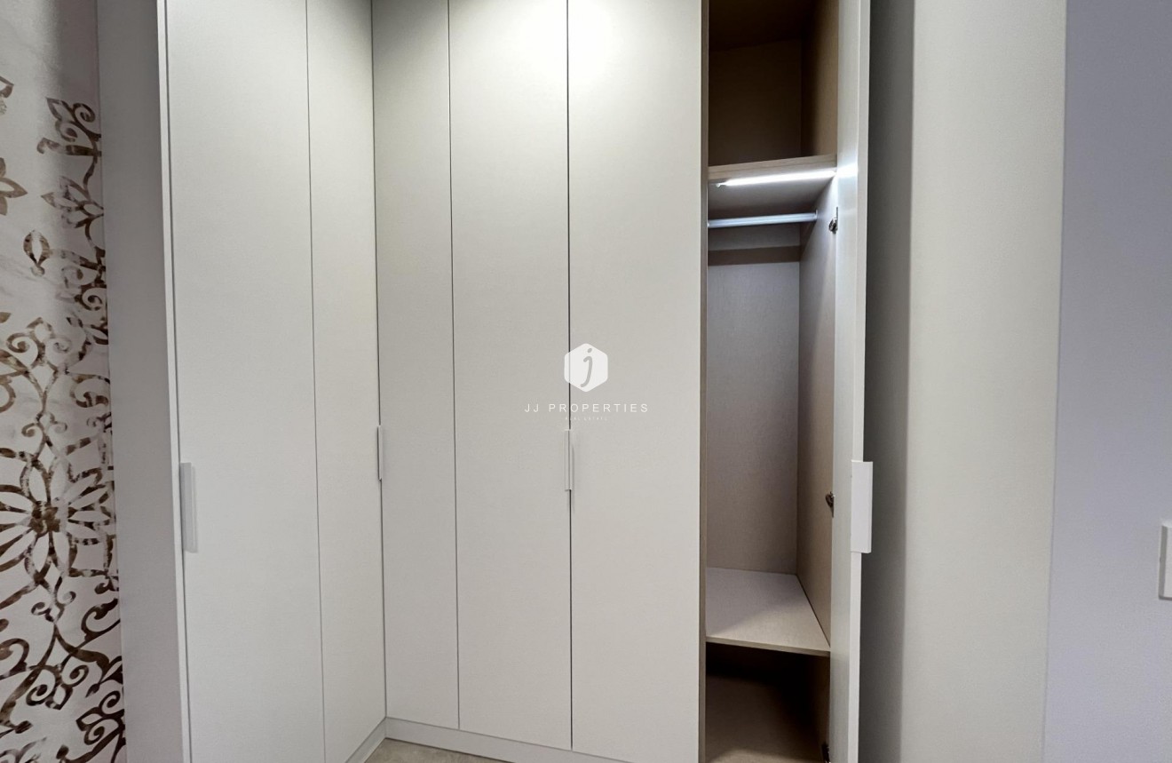 Resale - Apartment / flat -
Torrevieja - Playa del Cura