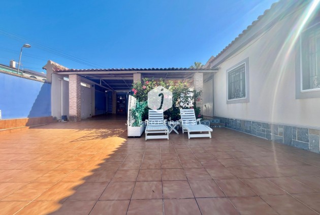 Resale - Villa -
Torrevieja - Los Balcones - Los Altos del Edén