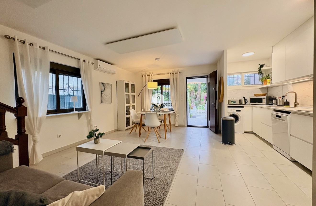 Resale - Chalet -
Orihuela Costa - Costa Blanca