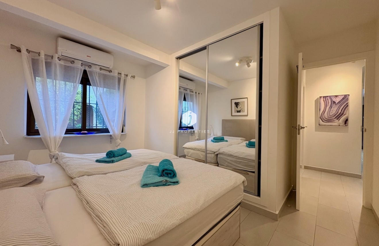 Resale - Chalet -
Orihuela Costa - Costa Blanca