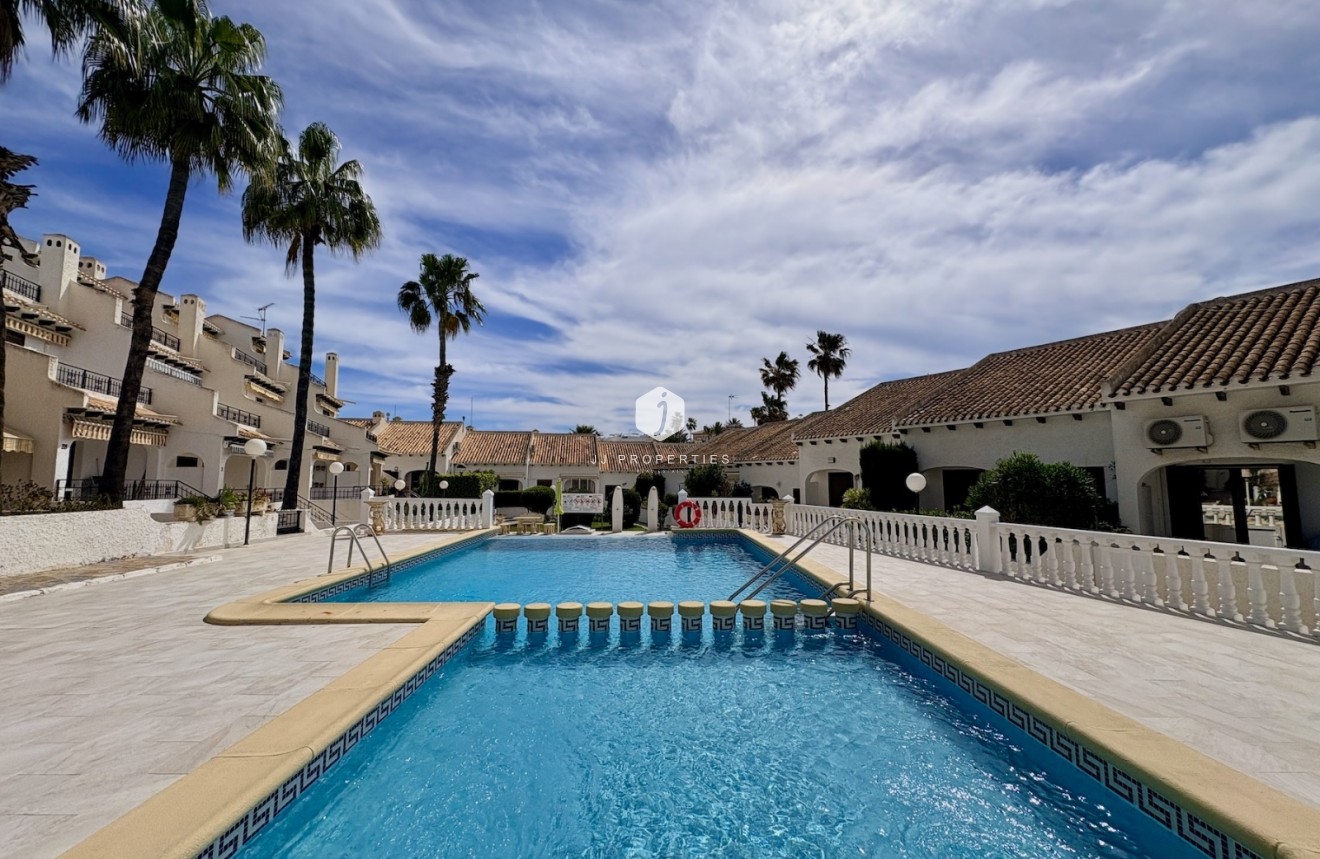 Resale - Chalet -
Orihuela Costa - Costa Blanca