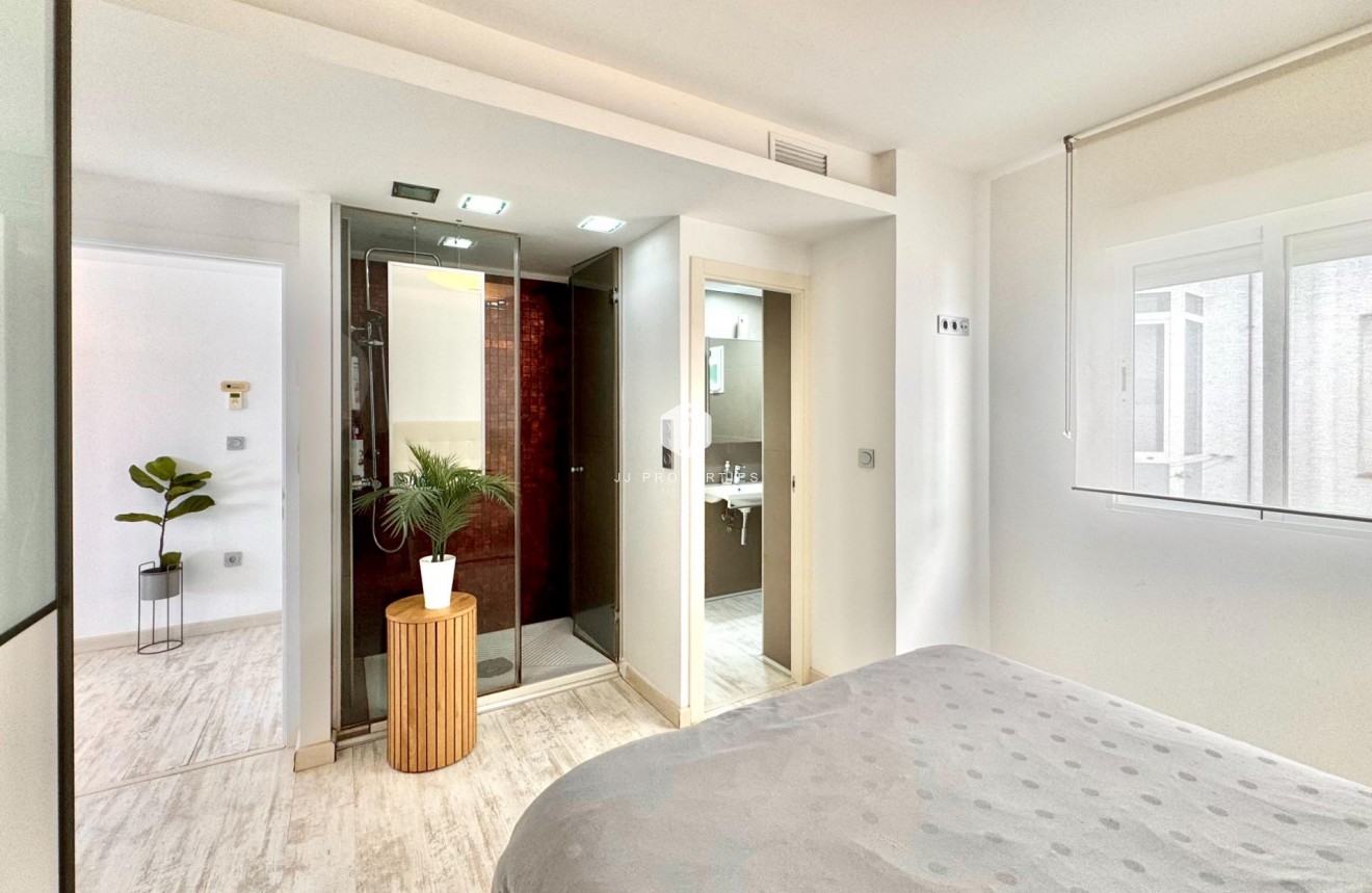 Resale - Apartment / flat -
Torrevieja - Estacion de autobuses