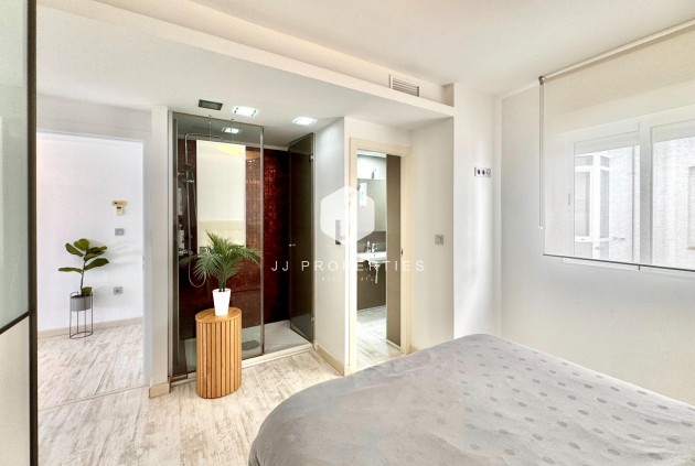 Resale - Apartment / flat -
Torrevieja - Estacion de autobuses