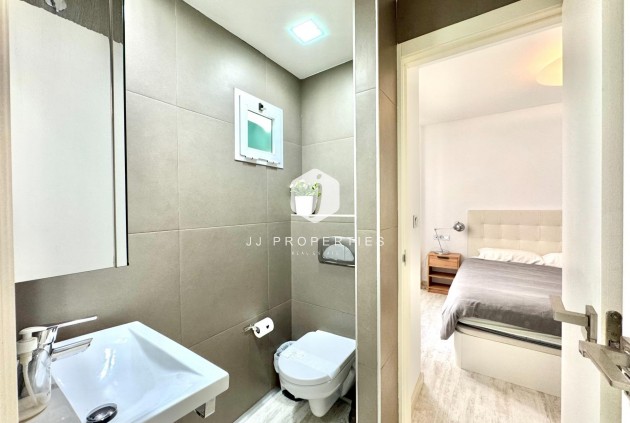 Resale - Apartment / flat -
Torrevieja - Estacion de autobuses