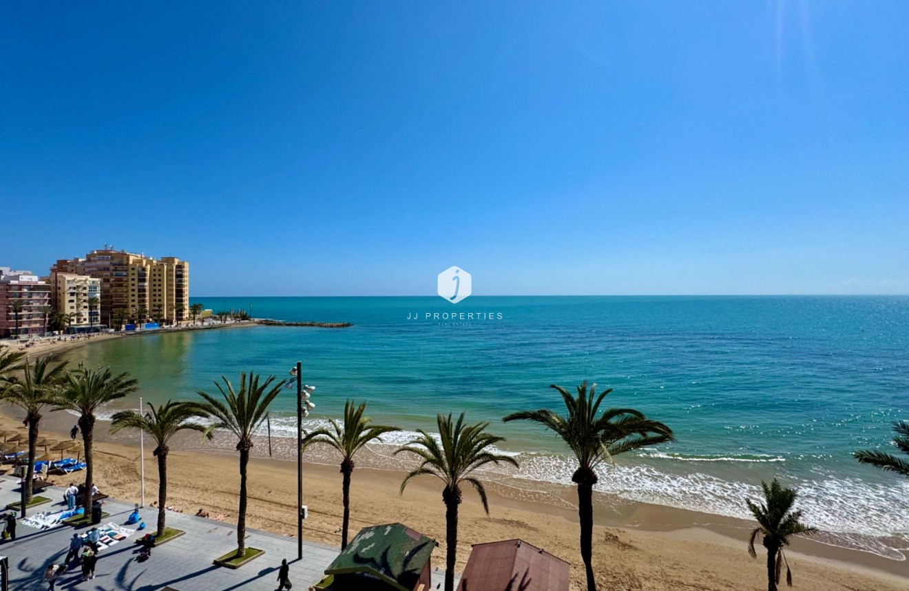 Resale - Apartment / flat -
Torrevieja - Estacion de autobuses