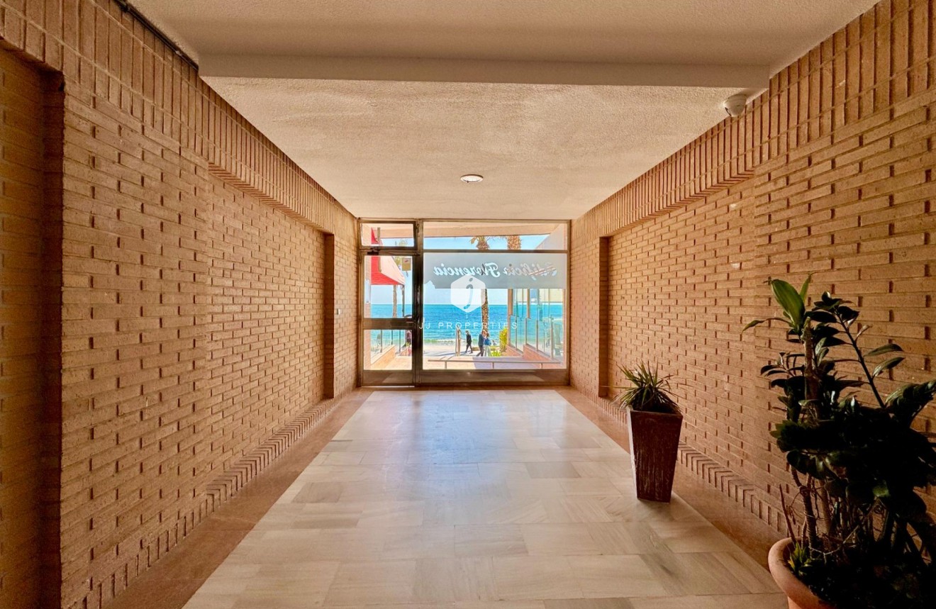 Resale - Apartment / flat -
Torrevieja - Estacion de autobuses