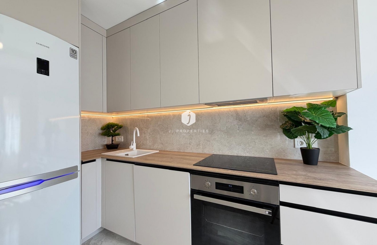 Aus zweiter Hand - Penthouse -
Torrevieja - Estacion de autobuses