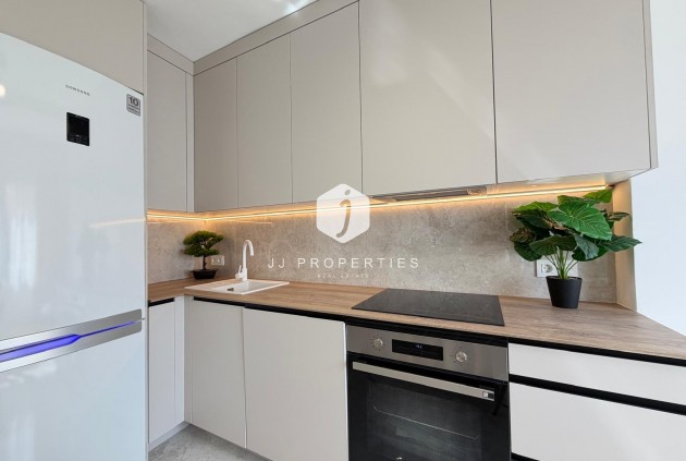 Aus zweiter Hand - Penthouse -
Torrevieja - Estacion de autobuses