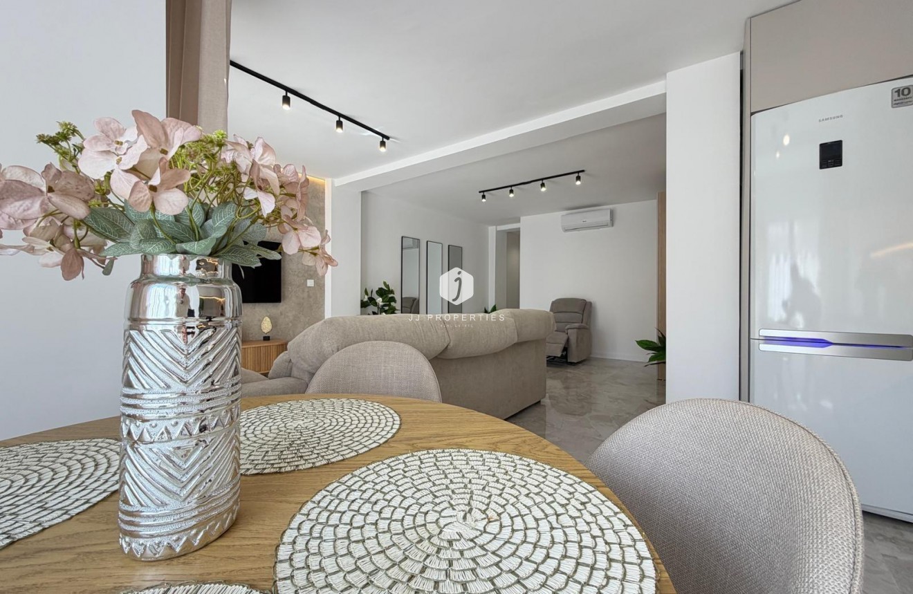 Aus zweiter Hand - Penthouse -
Torrevieja - Estacion de autobuses