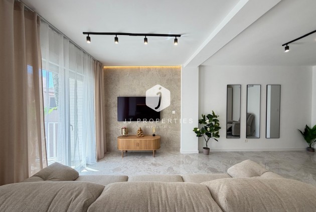 Aus zweiter Hand - Penthouse -
Torrevieja - Estacion de autobuses