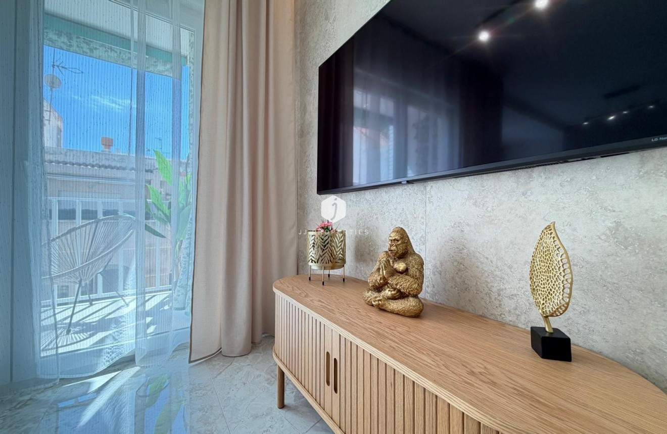 Aus zweiter Hand - Penthouse -
Torrevieja - Estacion de autobuses