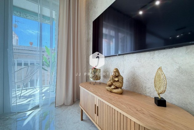 Aus zweiter Hand - Penthouse -
Torrevieja - Estacion de autobuses