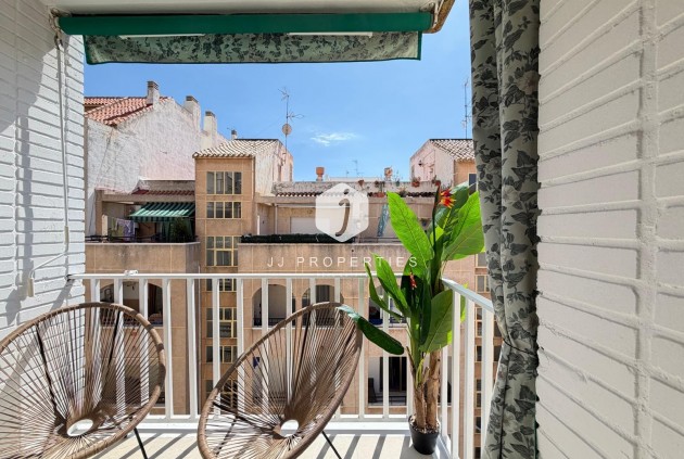 Aus zweiter Hand - Penthouse -
Torrevieja - Estacion de autobuses